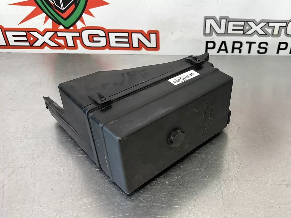 01-04 C5 ENGINE FUSE BOX WITH BRACKET 10316193 OEM #361