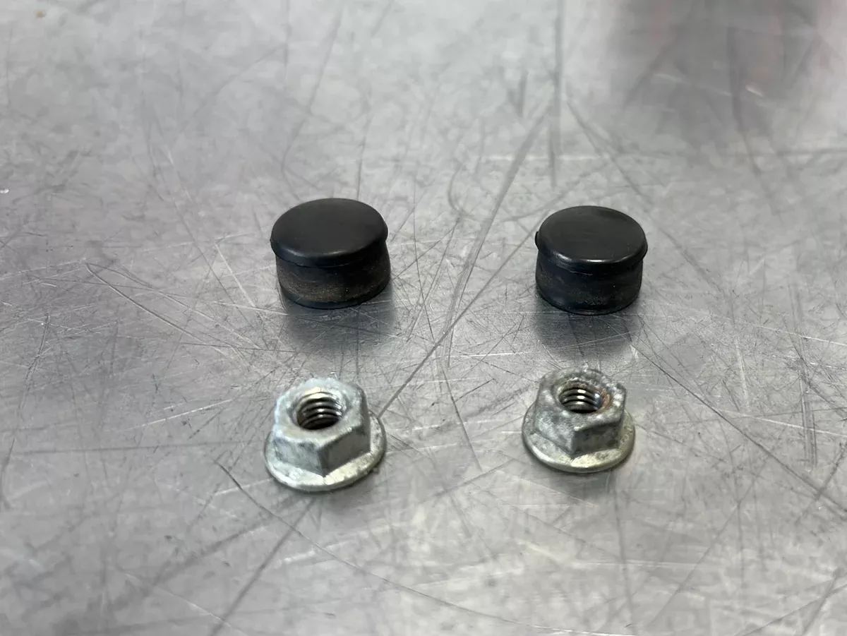 04-06 PONTIAC GTO OEM WIPER ARM NUTS AND CAPS