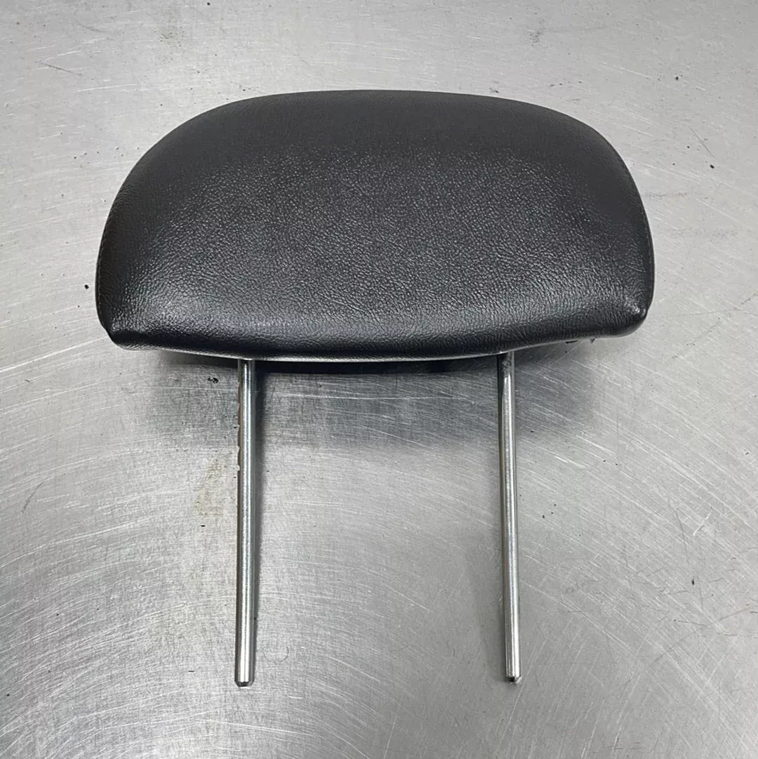 04-06 PONTIAC GTO REAR HEAD REST USED OEM