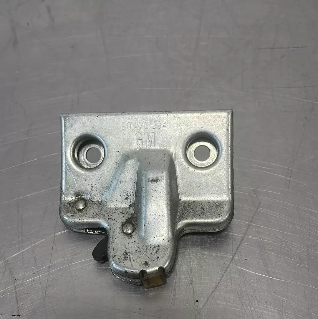 04-06 PONTIAC GTO TRUNK LATCH ASSEMBLY