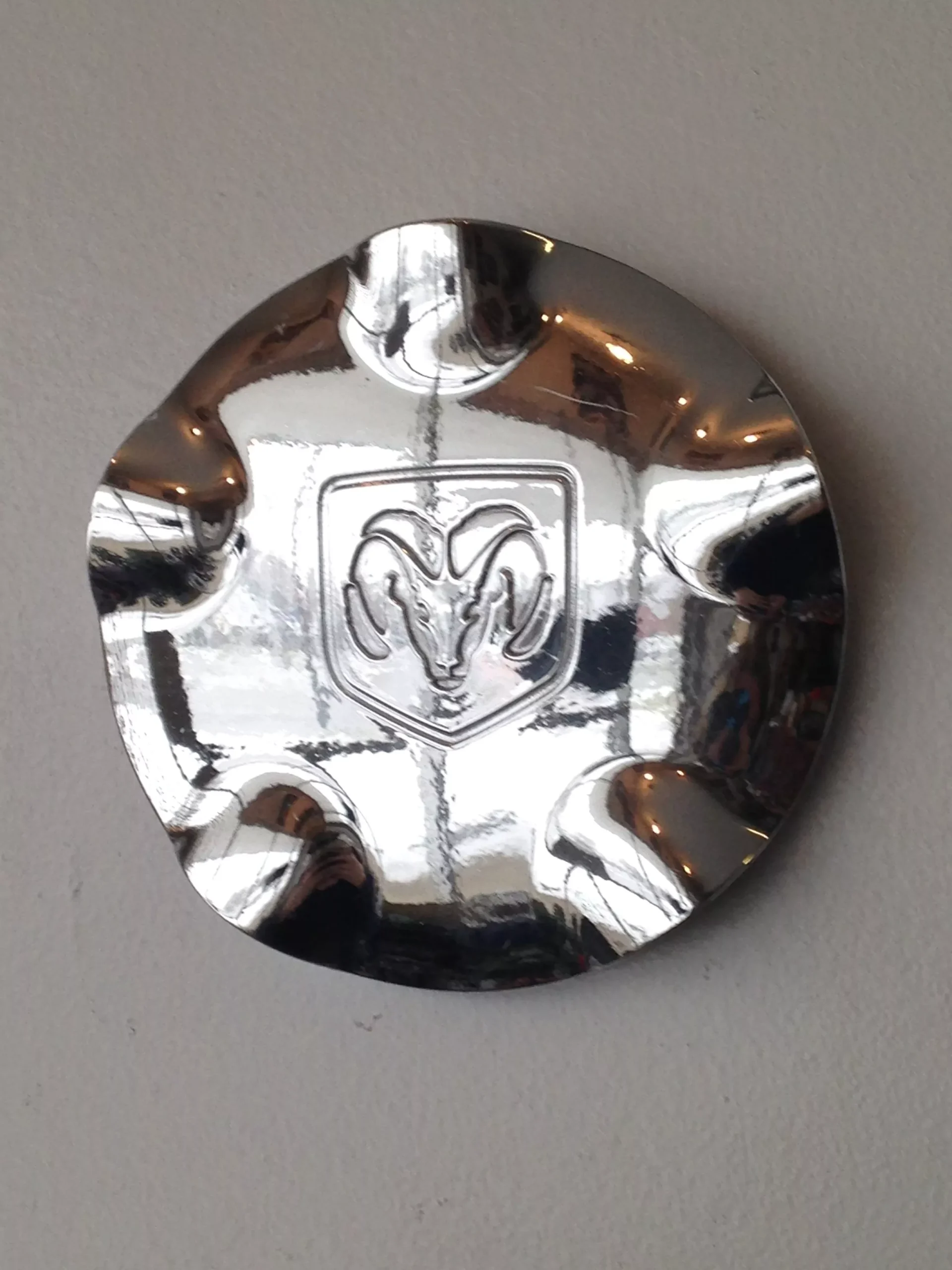 #CH32081 | Dodge Dakota | 1997-2000 | 15” | OEM | Chrome