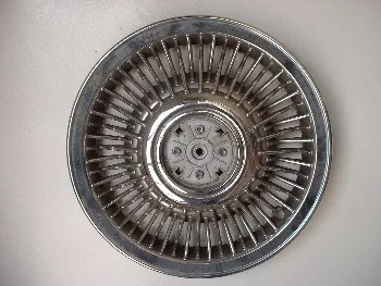 #FD17025 | Ford Crown Victoria | 1992-1997 | 15” | OEM |