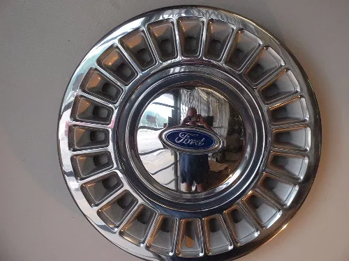 #FD1863 | Ford Crown Victoria | 1989-1997 | 15” | OEM |