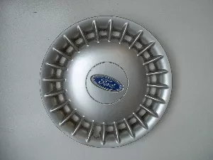#FD1895 | Ford Crown Victoria | 1992-1997 | 15” | OEM | Silver