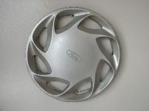 #FD1913 | Ford Aspire | 1994-1996 | 13” | OEM | Silver