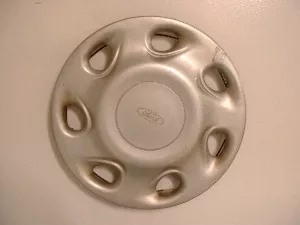#FD1933 | Ford Escort | 1995-1996 | 14” | OEM | Silver