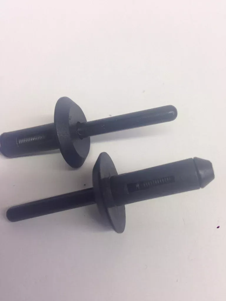 GC-2024S - 1/4' SHORT PLASTIC RIVET (30 PCS)