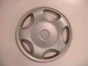 #MZ156540 | Mazda MPV | 1998-1998 | 15” | OEM | Silver