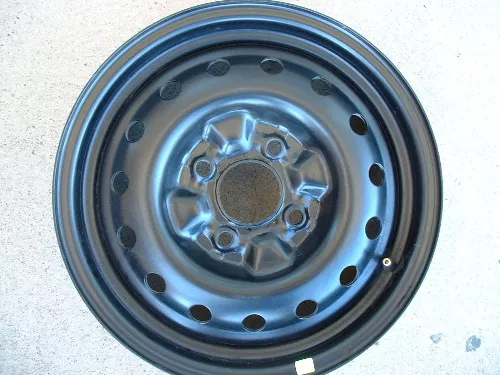#NI262302B | Nissan Altima | 1993-2001 | 15” | OEM | Black