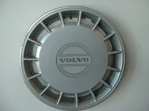 #VO162002 | Volvo 240 | 1989-1993 | 14” | OEM | Silver