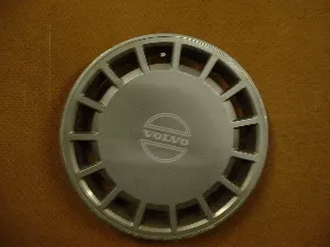 #VO162003 | Volvo 740 | 1989-1992 | 15” | OEM | Silver