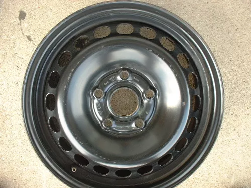 #VW269723 | Volkswagen Jetta | 1999-2005 | 16” | OEM | Black